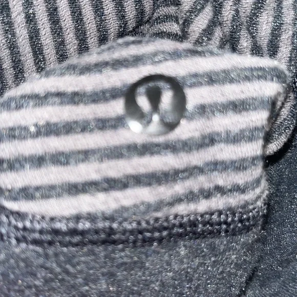 Lululemon turtle neck in black - Picture 4 of 4